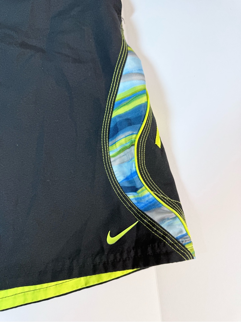 Nike Men’s XL Black Neon Board Shorts Swim Trunks Lined Zip Pocket
